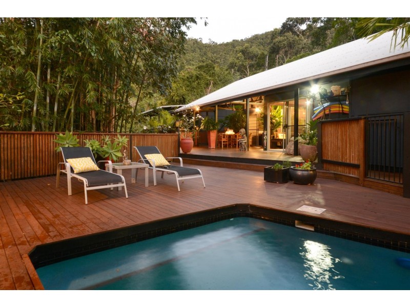 20 Macona Crescent, Cannonvale QLD 4802