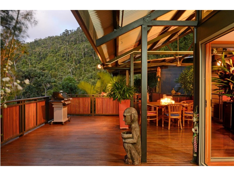 20 Macona Crescent, Cannonvale QLD 4802