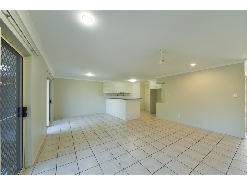 1/24 Banksia Court, Cannonvale QLD 4802