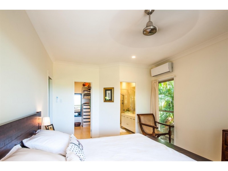 3 Country Road, Cannonvale QLD 4802