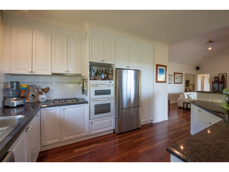 3 Country Road, Cannonvale QLD 4802