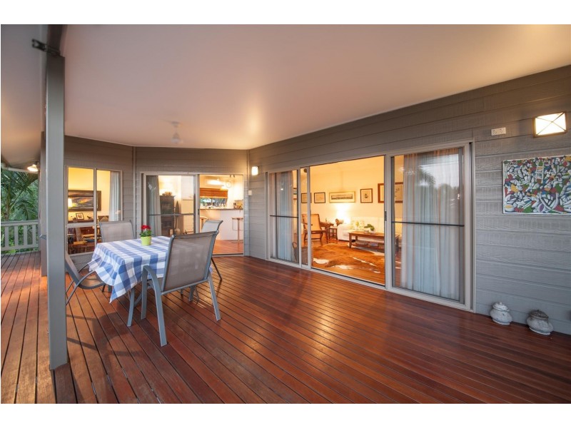 3 Country Road, Cannonvale QLD 4802