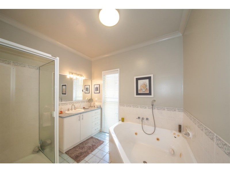 3 Country Road, Cannonvale QLD 4802