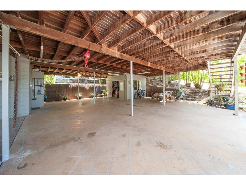 3 Country Road, Cannonvale QLD 4802