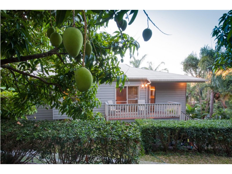 3 Country Road, Cannonvale QLD 4802