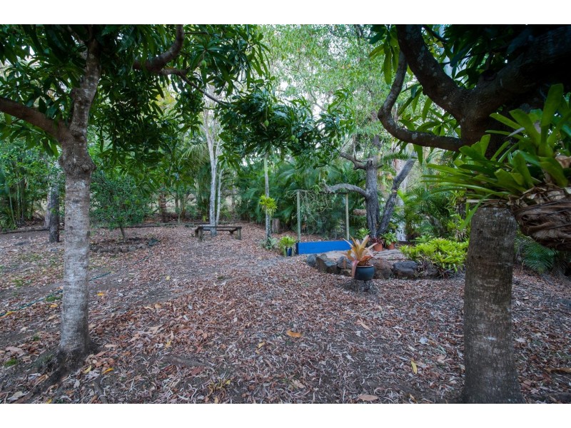 3 Country Road, Cannonvale QLD 4802