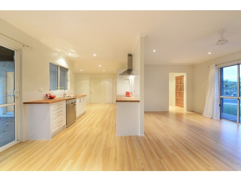 4 Jones Road, Cannonvale QLD 4802