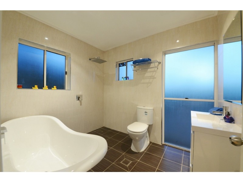 4 Jones Road, Cannonvale QLD 4802