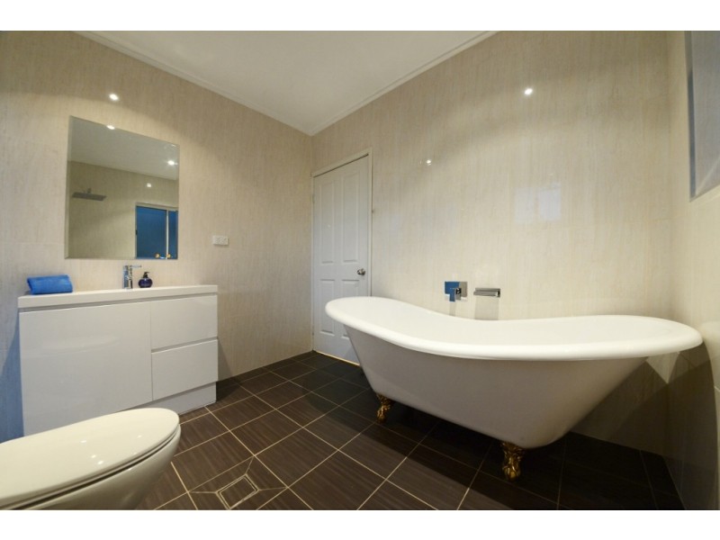 4 Jones Road, Cannonvale QLD 4802