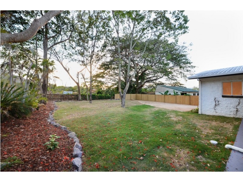 4 Jones Road, Cannonvale QLD 4802