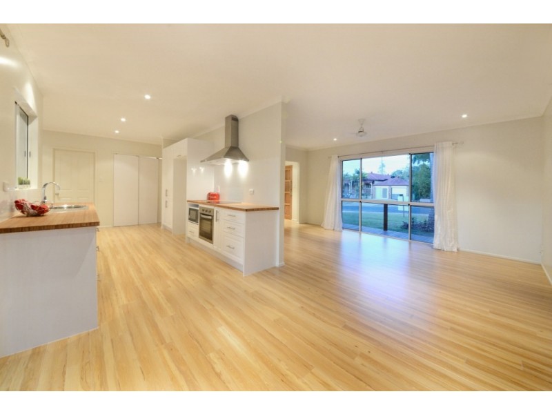 4 Jones Road, Cannonvale QLD 4802