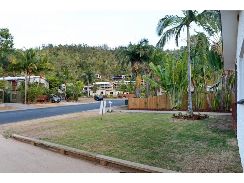 4 Jones Road, Cannonvale QLD 4802