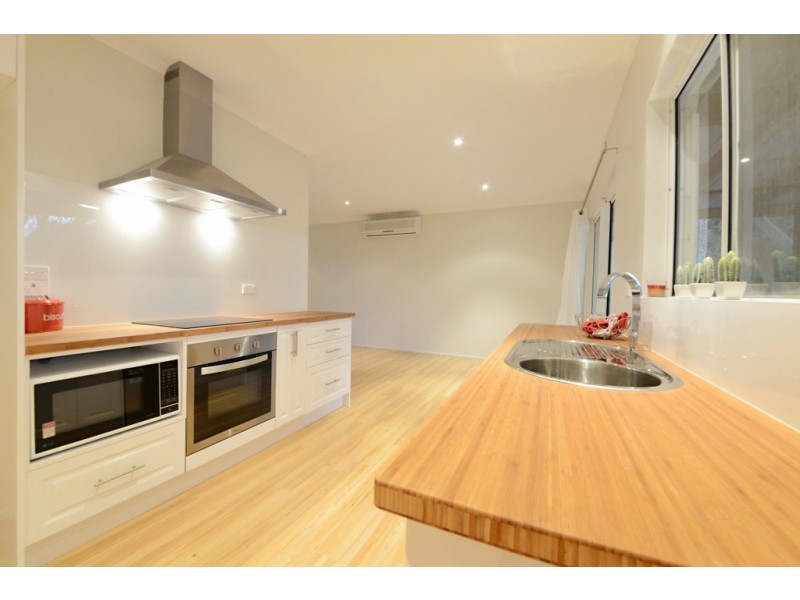 4 Jones Road, Cannonvale QLD 4802