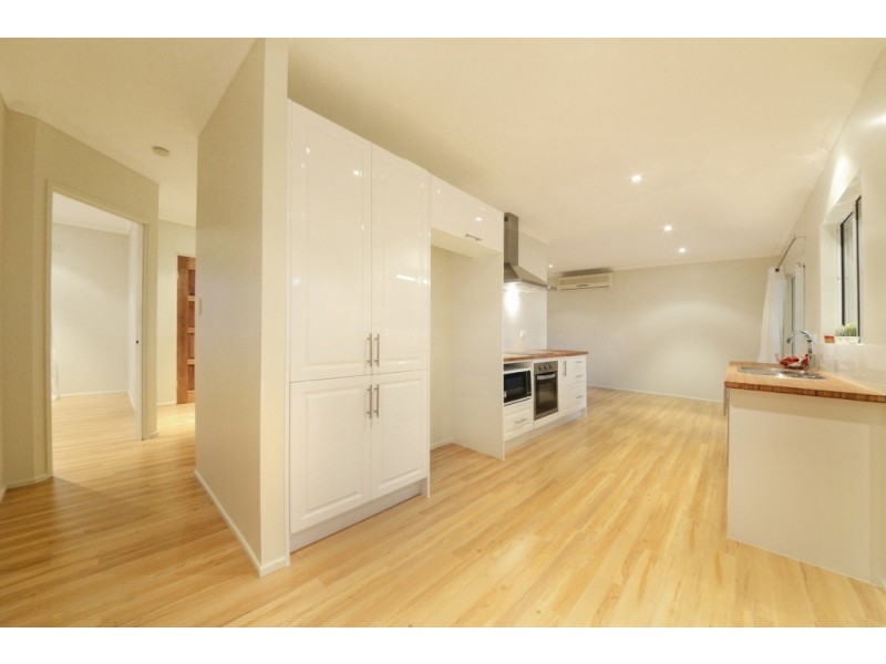 4 Jones Road, Cannonvale QLD 4802