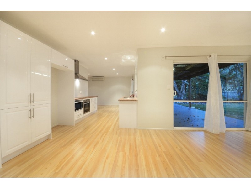 4 Jones Road, Cannonvale QLD 4802