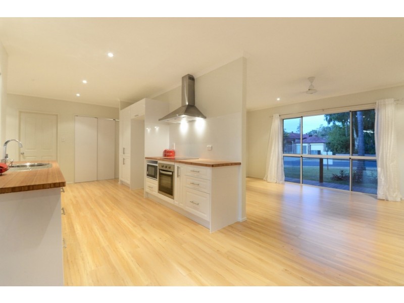 4 Jones Road, Cannonvale QLD 4802