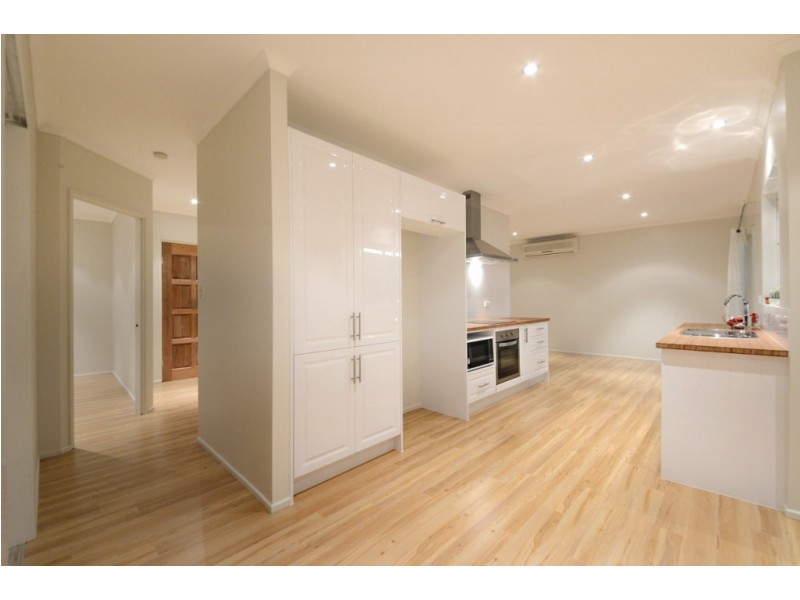 4 Jones Road, Cannonvale QLD 4802