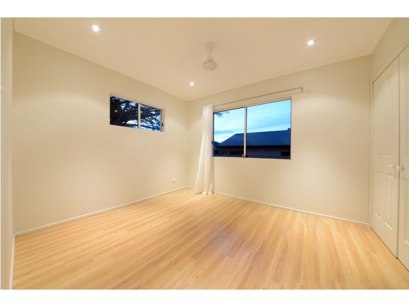 4 Jones Road, Cannonvale QLD 4802