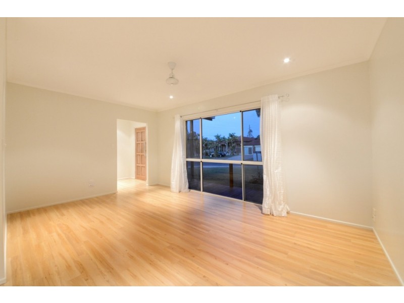 4 Jones Road, Cannonvale QLD 4802