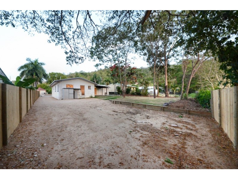 4 Jones Road, Cannonvale QLD 4802
