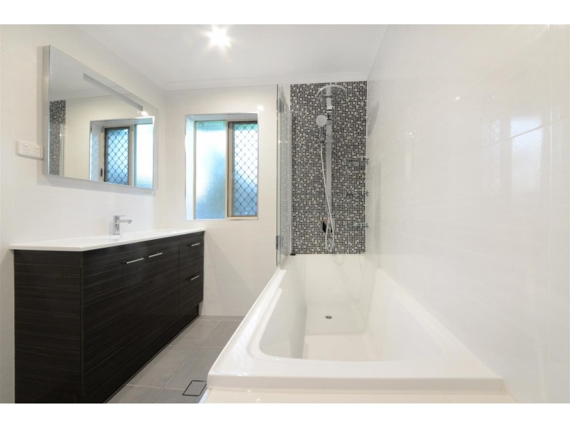 40 South Molle Boulevard, Cannonvale QLD 4802
