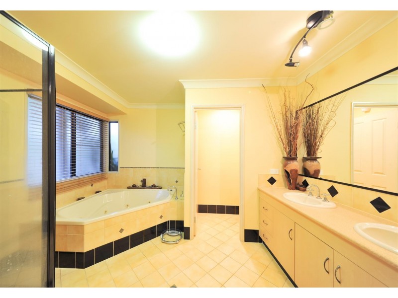 2 Sanctuary Avenue, Jubilee Pocket QLD 4802