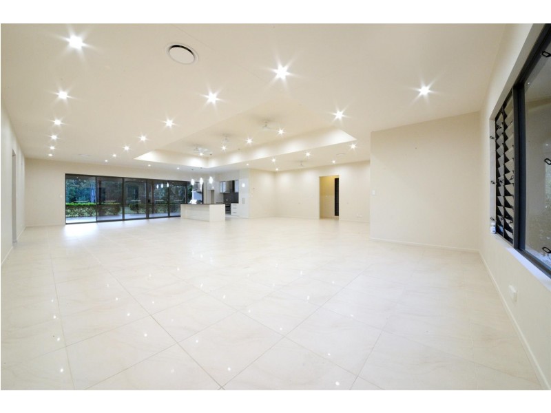 21 MIla Drive, Cannonvale QLD 4802