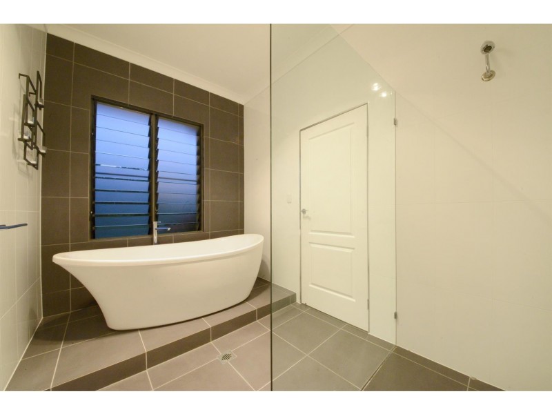 21 MIla Drive, Cannonvale QLD 4802