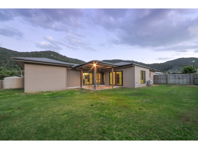 5 Endeavour Circuit, Cannonvale QLD 4802
