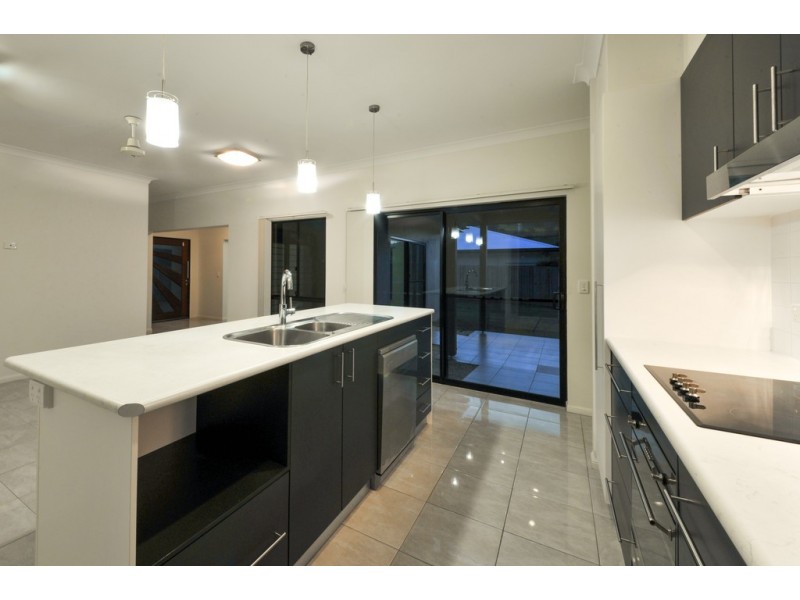 5 Endeavour Circuit, Cannonvale QLD 4802