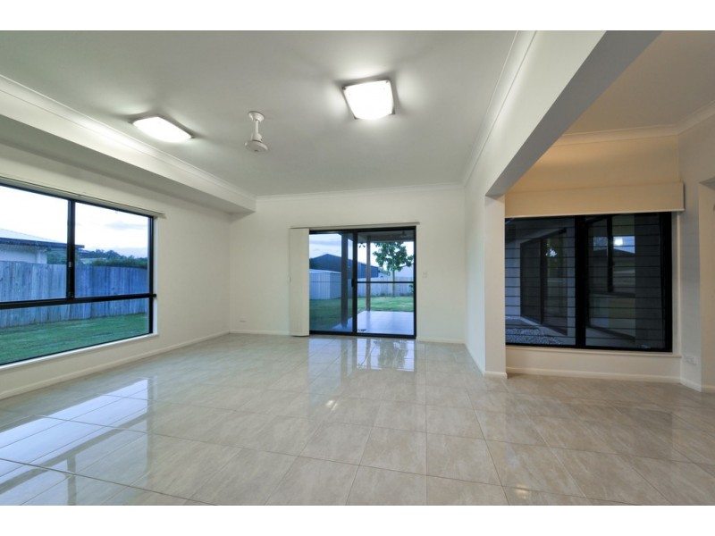 5 Endeavour Circuit, Cannonvale QLD 4802