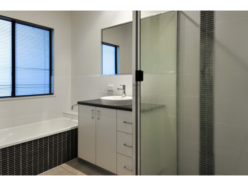 5 Endeavour Circuit, Cannonvale QLD 4802