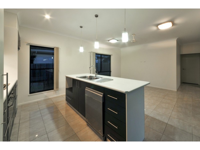 5 Endeavour Circuit, Cannonvale QLD 4802