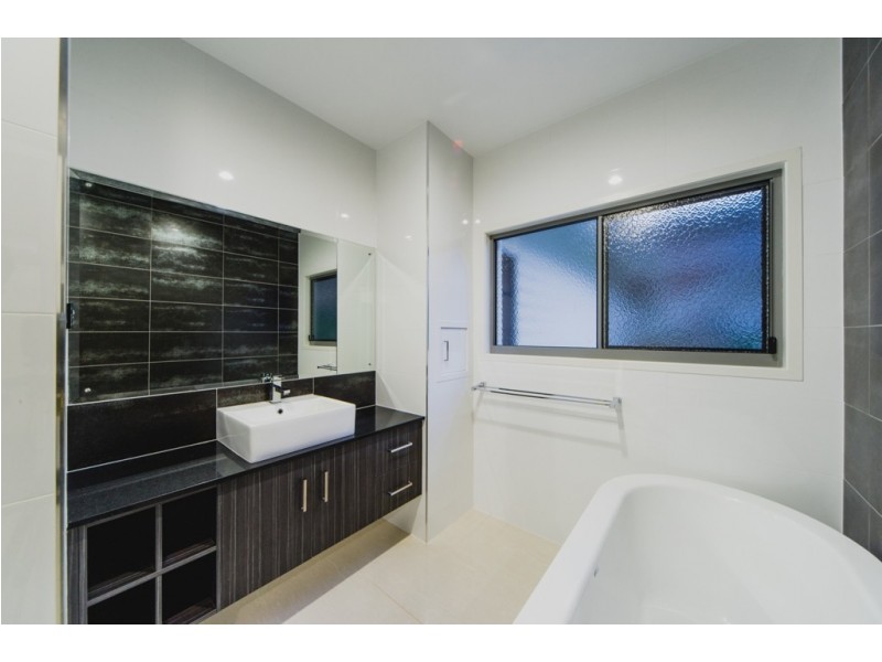 2 Armada Crescent, Jubilee Pocket QLD 4802