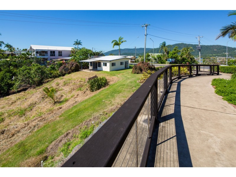 16 Summit Avenue, Airlie Beach QLD 4802