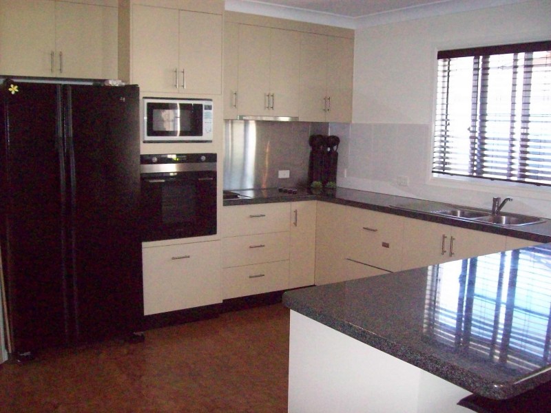 1 Shelley Close, Cannonvale QLD 4802