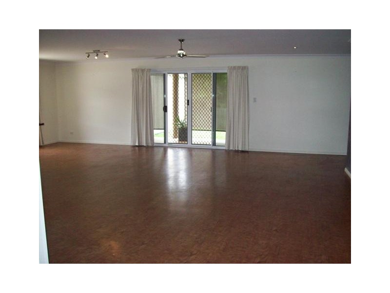 1 Shelley Close, Cannonvale QLD 4802