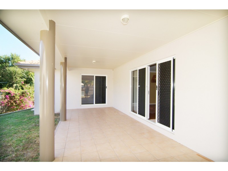 1 Shelley Close, Cannonvale QLD 4802