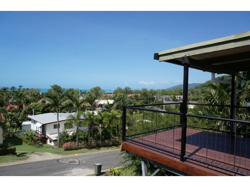 10 Balaka Street, Cannonvale QLD 4802