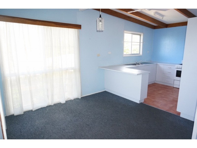 10 Balaka Street, Cannonvale QLD 4802