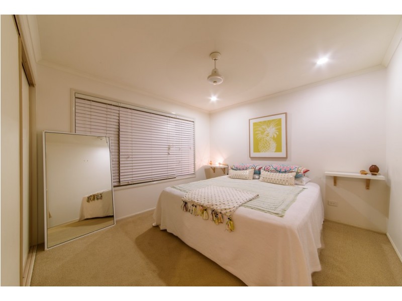 12 Hazelwood Crescent, Cannonvale QLD 4802