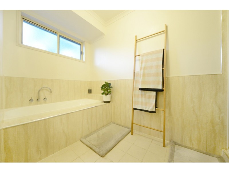 12 Hazelwood Crescent, Cannonvale QLD 4802