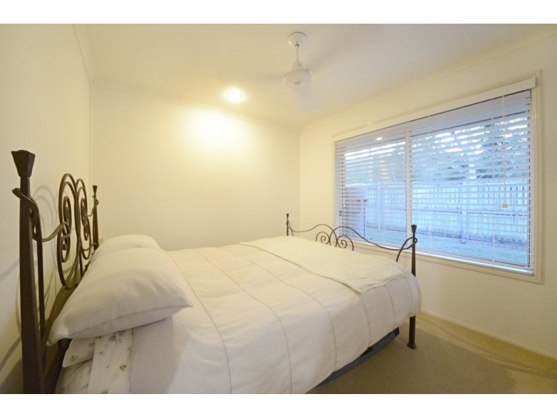 12 Hazelwood Crescent, Cannonvale QLD 4802