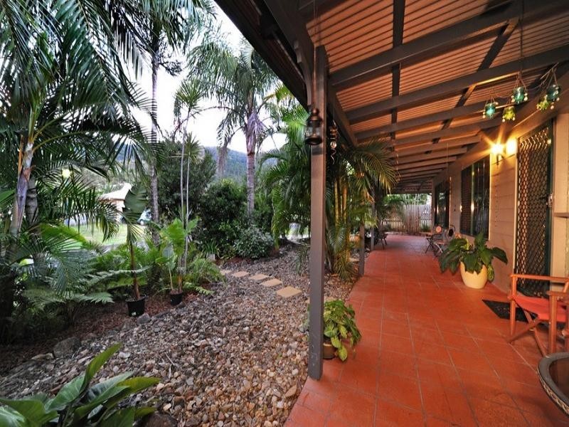 4 Solway Avenue, Cannonvale QLD 4802