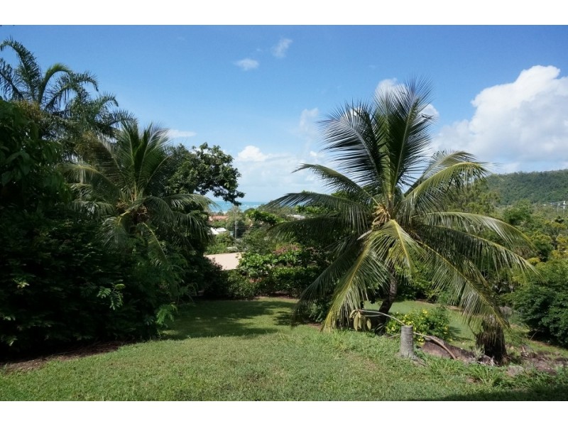 9b Woomerah Avenue, Cannonvale QLD 4802