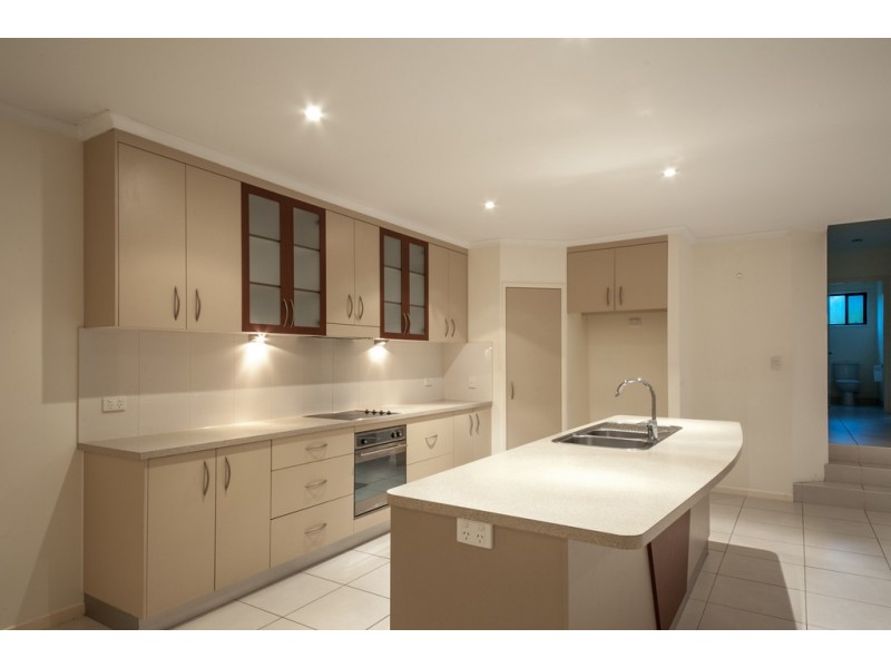 2/5 Wills Court, Cannonvale QLD 4802