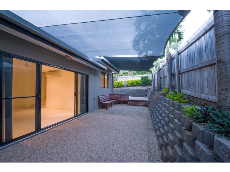 2/5 Wills Court, Cannonvale QLD 4802