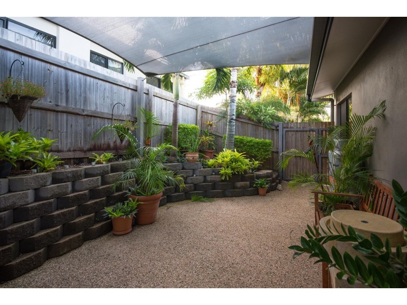 2/5 Wills Court, Cannonvale QLD 4802