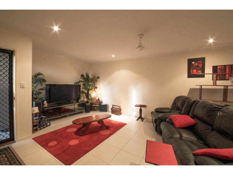 2/5 Wills Court, Cannonvale QLD 4802