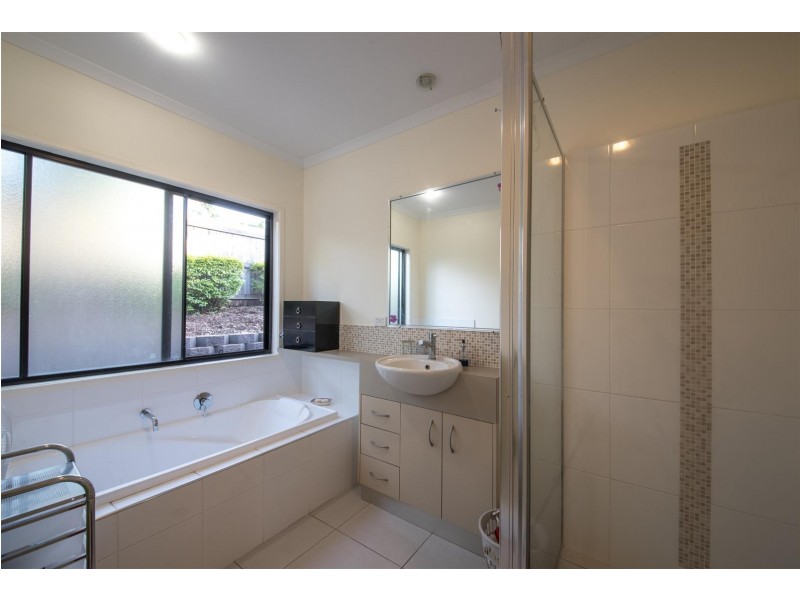 2/5 Wills Court, Cannonvale QLD 4802